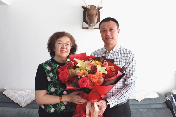 满洲里市税务局党委开展2026年春节...