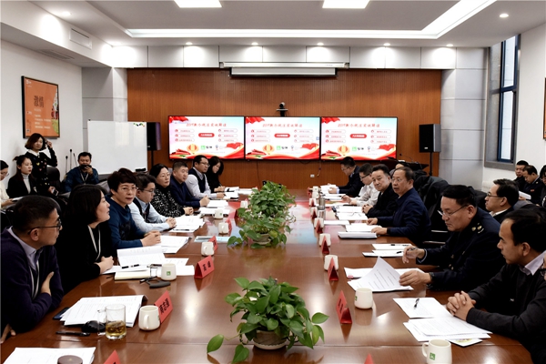 张国忠书记深入蒙牛公司宣讲个人所...